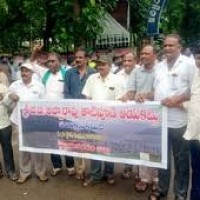 అమెరికా దాడులకు నిరసిస్తూ సీపీఎం నిరసన