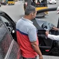 అనధికార ప్రెస్, పోలీసు స్టిక్కర్లపై పోలీసుల కొరడా