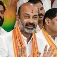 బండి సంజయ్‌కు సిట్ నోటీసులు