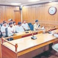 కమిషనర్ విచారణకు రాకపోతే డీజీపీని రప్పించాల్సి ఉంటుంది