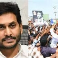 జగన్ పర్యటనల్లో ఏం జరుగుతోంది...