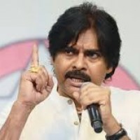 పవన్ మీద తొలుగుతున్న భ్రమలు