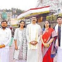 శ్రీవారి సేవలో ప్రముఖులు