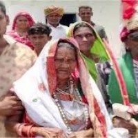 90 ఏళ్ల వయస్సులో ఒక్కటైన జంట