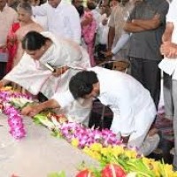 వైఎస్సార్ కు జగన్ నివాళి