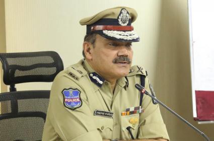 ముగ్గురి 3 కోట్ల మోసం ముగ్గురి 3 కోట్ల మోసం