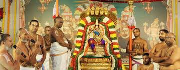 చిన్నశేషవాహనంపై శ్రీకృష్ణుని అలంకారంలో కల్యాణ శ్రీనివాసుడు చిన్నశేషవాహనంపై శ్రీకృష్ణుని అలంకారంలో కల్యాణ శ్రీనివాసుడు