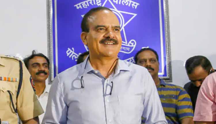 హోంమంత్రిపై ఆరోపణలు చేశారు మరి ఎఫ్ఐఆర్ ఎక్కడ?.. మాజీ పోలీస్ కమిషనర్ పరమ్ బీర్ సింగ్పై బాంబే హైకోర్టు ప్రశ్నల వర్షం హోంమంత్రిపై ఆరోపణలు చేశారు మరి ఎఫ్ఐఆర్ ఎక్కడ?.. మాజీ పోలీస్ కమిషనర్ పరమ్ బీర్ సింగ్పై బాంబే హైకోర్టు ప్రశ్నల వర్షం
