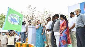 దిశ పెట్రోలింగ్ వెహికల్స్ను ప్రారంభించిన సీఎం వైఎస్ జగన్ దిశ పెట్రోలింగ్ వెహికల్స్ను ప్రారంభించిన సీఎం వైఎస్ జగన్