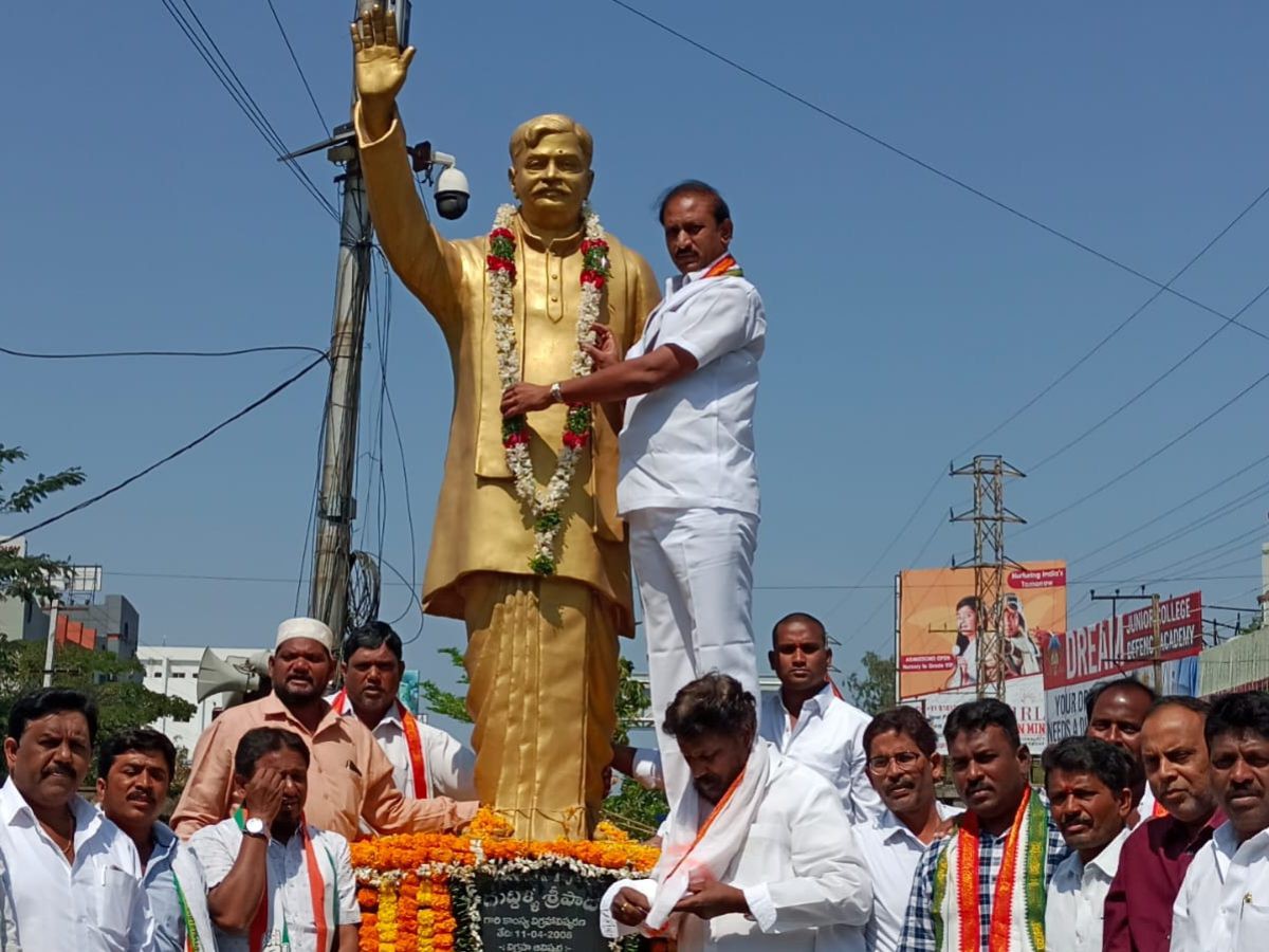ఘనంగా మాజీ స్పీకర్ దుద్దిల్ల శ్రీపాద రావు 85వ జయంతి వేడుకలు ఘనంగా మాజీ స్పీకర్ దుద్దిల్ల శ్రీపాద రావు 85వ జయంతి వేడుకలు