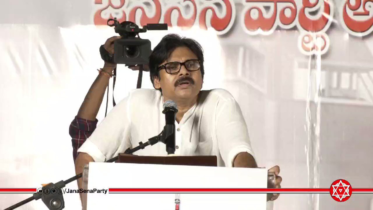 జనసేనాని మాటలకు అర్ధాలే వేరులే... జనసేనాని మాటలకు అర్ధాలే వేరులే...