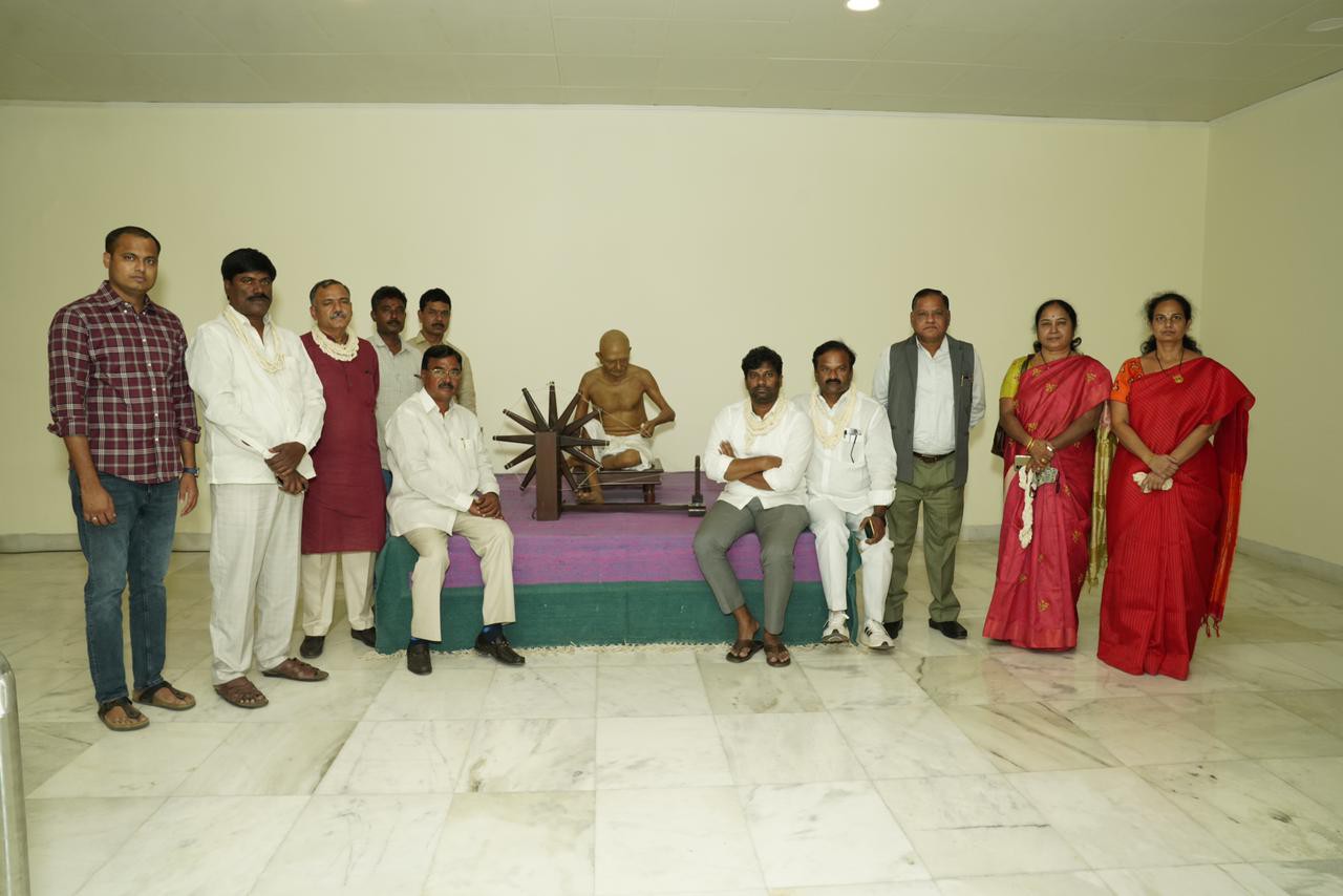 మహాత్ముని బాటలేనే కేసీఆర్ మంత్రి నిరంజన్ రెడ్డి మహాత్ముని బాటలేనే కేసీఆర్ మంత్రి నిరంజన్ రెడ్డి