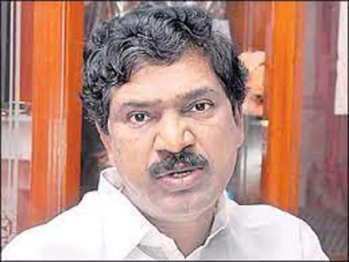 అడ్డంగా బుక్కైన రాజయ్య అడ్డంగా బుక్కైన రాజయ్య