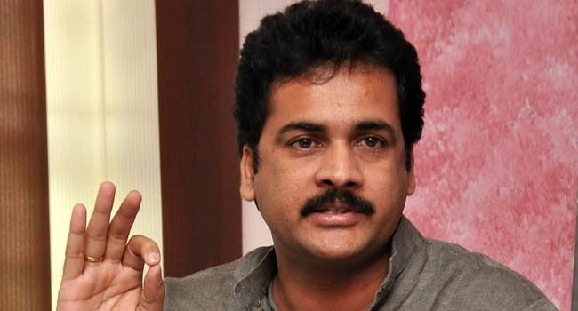 9 మంది వైసీపీ ఎంపీలు, 49 మంది ఎమ్మెల్యేలు వేరే పార్టీలతో టచ్లో ఉన్నారు 9 మంది వైసీపీ ఎంపీలు, 49 మంది ఎమ్మెల్యేలు వేరే పార్టీలతో టచ్లో ఉన్నారు