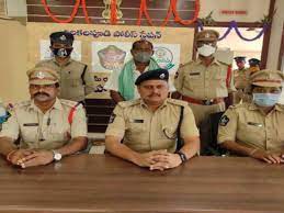వీఏవో ఆత్మహత్యకు రాజకీయ రంగు వీఏవో ఆత్మహత్యకు రాజకీయ రంగు
