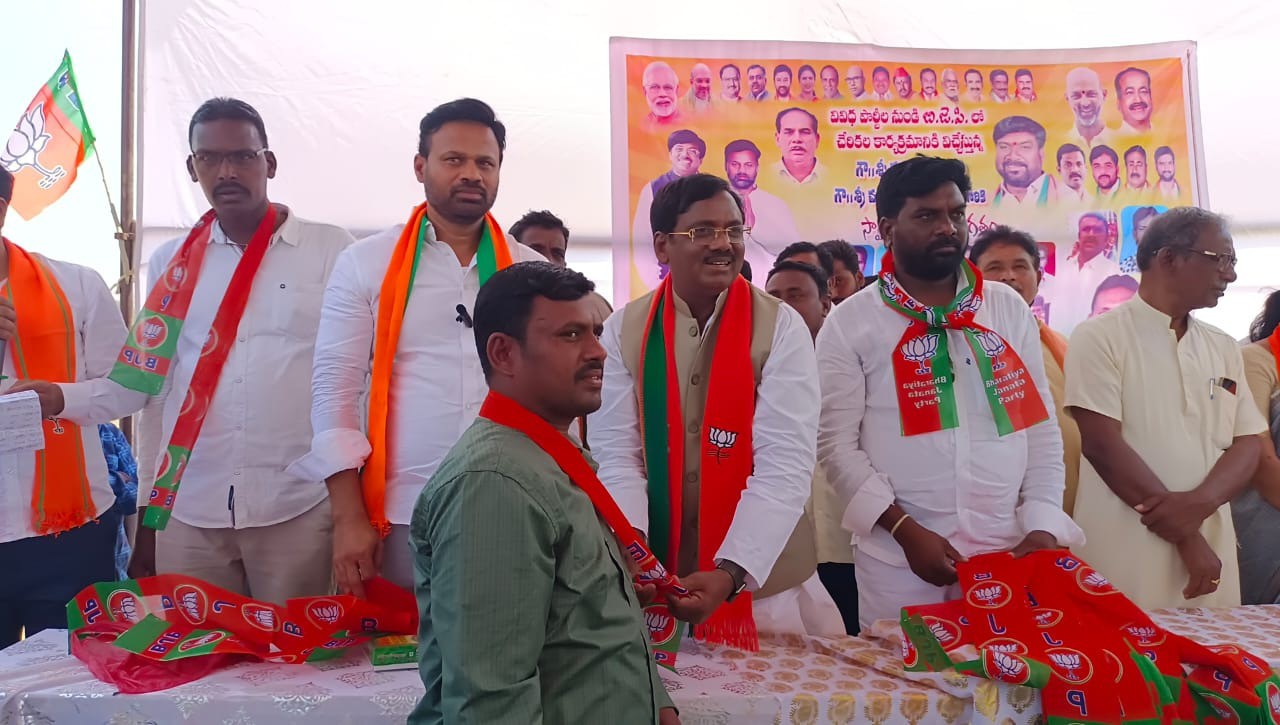 కెసిఆర్ ప్రభుత్వనికి పతనం ప్రారంభమయింది కెసిఆర్ ప్రభుత్వనికి పతనం ప్రారంభమయింది