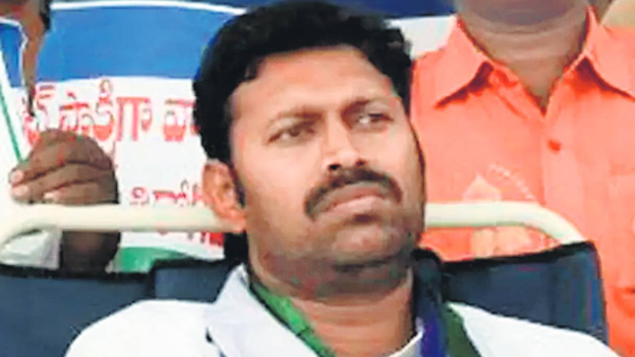 అవినాష్ ఫ్యామిలీ ఎక్కడ.. అవినాష్ ఫ్యామిలీ ఎక్కడ..