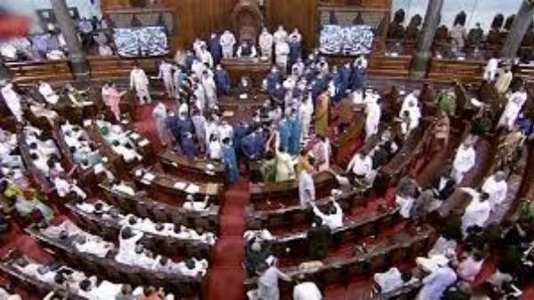 అనర్హతా వేటుతో రాజకీయాల మలుపు అనర్హతా వేటుతో రాజకీయాల మలుపు