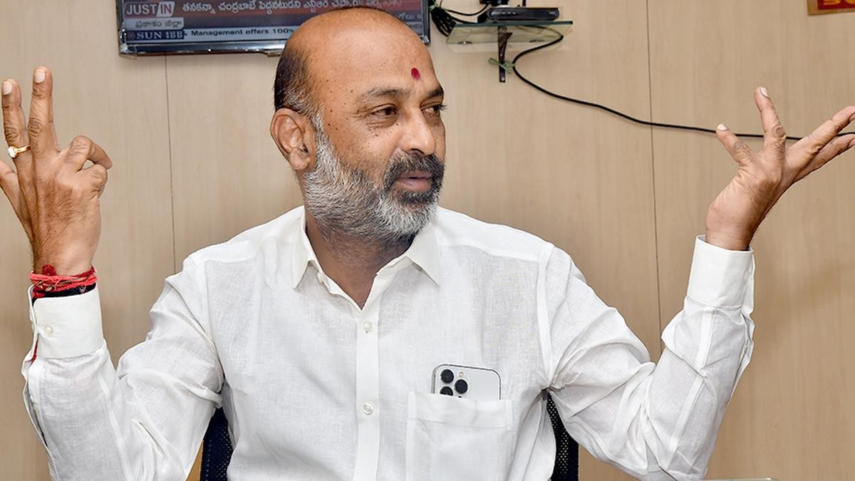 బండి సంజయ్ కొనసాగింపుపై మీ మాంస బండి సంజయ్ కొనసాగింపుపై మీ మాంస