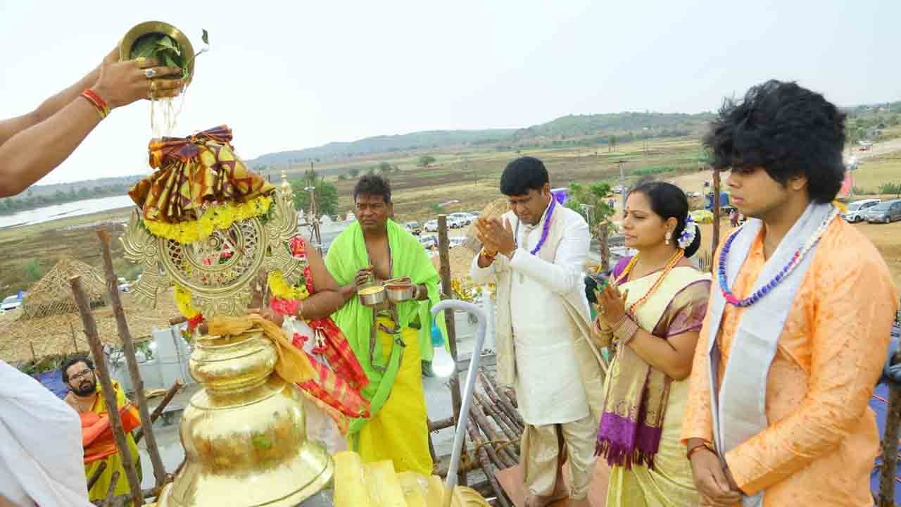 చౌడమ్మ ఆలయంలో కవిత పూజలు