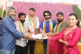 నితిన్, రష్మిక మందన, వెంకీ కుడుముల, మైత్రీ మూవీ మేకర్స్ #VNRTrio మెగాస్టార్ చిరంజీవి క్లాప్ తో గ్రాండ్ గా ప్రారంభం నితిన్, రష్మిక మందన, వెంకీ కుడుముల, మైత్రీ మూవీ మేకర్స్ #VNRTrio మెగాస్టార్ చిరంజీవి క్లాప్ తో గ్రాండ్ గా ప్రారంభం