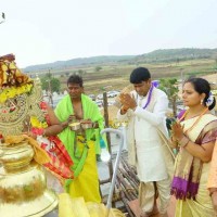 చౌడమ్మ ఆలయంలో కవిత పూజలు