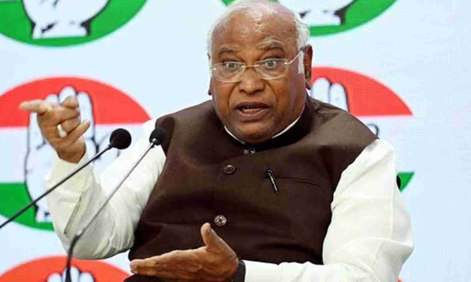 చేతిలో చిల్లిగవ్వ లేదు బీజేపీపై మల్లిఖార్జున ఖర్గే ఆరోపణలు చేతిలో చిల్లిగవ్వ లేదు బీజేపీపై మల్లిఖార్జున ఖర్గే ఆరోపణలు