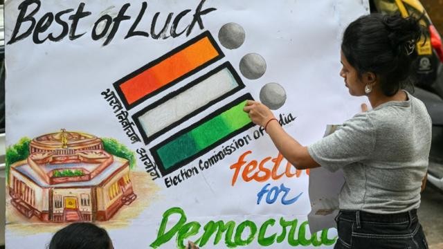 కలర్ ఫుల్ గా ఎన్నికలు కలర్ ఫుల్ గా ఎన్నికలు