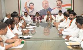 కార్పొరేషన్ చైర్మ న్ పదవి కావాలంటే పదేళ్ల్లు కాంగ్రెస్ పార్టీలో పని చేసి ఉండాలి కార్పొరేషన్ చైర్మ న్ పదవి కావాలంటే పదేళ్ల్లు కాంగ్రెస్ పార్టీలో పని చేసి ఉండాలి