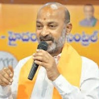 అబద్దాల్లో, అంకెల్లో, అప్పుల్లో, దోపిడీలో బీఆర్ఎస్.. సర్కార్ ను.. మించిన కాంగ్రెస్..