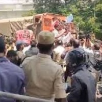 అసెంబ్లీని ముట్టడించిన బీఆర్ఎస్వీ శ్రేణులు