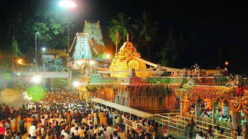 శ్రీశైలంలో ఉదయం ఆరునుంచి పదకొండు గంటల వరకే దర్శనాలు శ్రీశైలంలో ఉదయం ఆరునుంచి పదకొండు గంటల వరకే దర్శనాలు