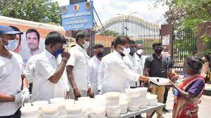 గాంధీ ఆస్పత్రి వద్ద కరోనా రోగులకు ప్రతీరోజు ఉచిత భోజనం... ప్రారంభించిన టీపీసీసీ వర్కింగ్ ప్రెసిడెంట్, ఎంపీ రేవంత్రెడ్డి గాంధీ ఆస్పత్రి వద్ద కరోనా రోగులకు ప్రతీరోజు ఉచిత భోజనం... ప్రారంభించిన టీపీసీసీ వర్కింగ్ ప్రెసిడెంట్, ఎంపీ రేవంత్రెడ్డి