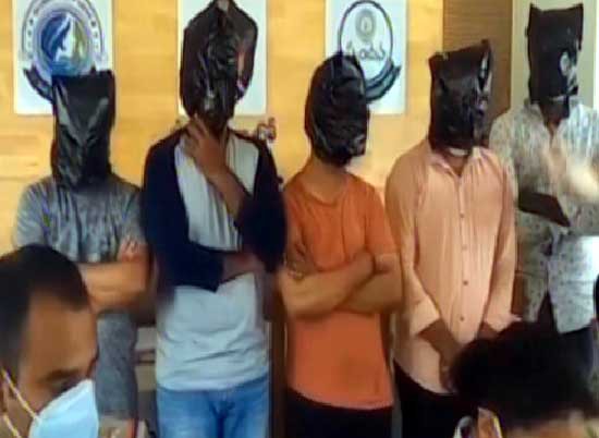అక్రమంగా తరలిస్తున్న రెమ్డెసివర్ ఇంజక్షన్లు.. పట్టుకున్న పోలీసులు అక్రమంగా తరలిస్తున్న రెమ్డెసివర్ ఇంజక్షన్లు.. పట్టుకున్న పోలీసులు