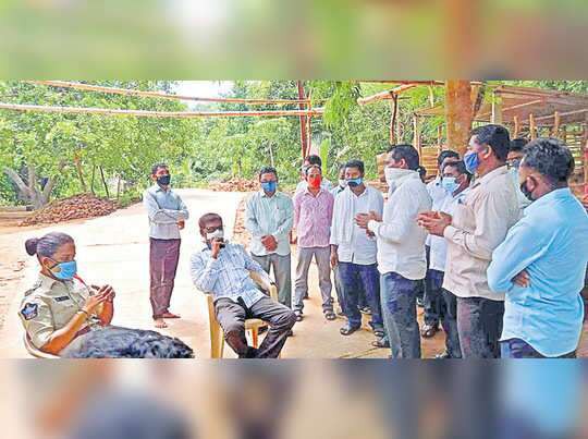 కరోనా వైరస్ వేళ ప్రార్ధన సభలు కోవిడ్ నిబంధనలు ఉల్లంఘించిన పాస్టర్లులకు లక్ష రూపాయల జరిమానా కరోనా వైరస్ వేళ ప్రార్ధన సభలు కోవిడ్ నిబంధనలు ఉల్లంఘించిన పాస్టర్లులకు లక్ష రూపాయల జరిమానా