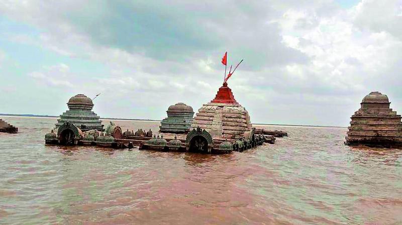 సంగమేశ్వర దేవాలయం. సంగమేశ్వర దేవాలయం.