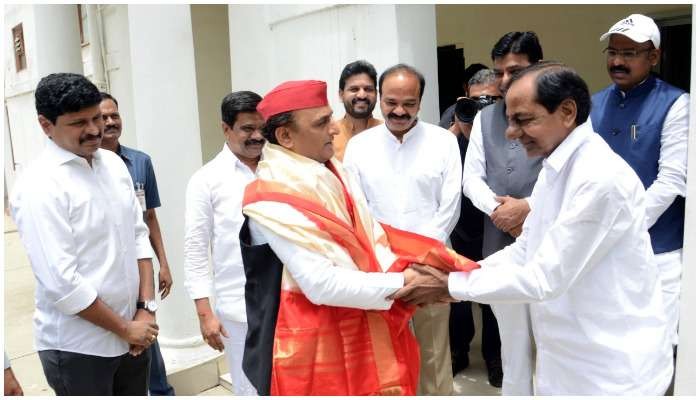 అఖిలేష్ యాదవ్ తో కేసీఆర్ భేటీ అఖిలేష్ యాదవ్ తో కేసీఆర్ భేటీ