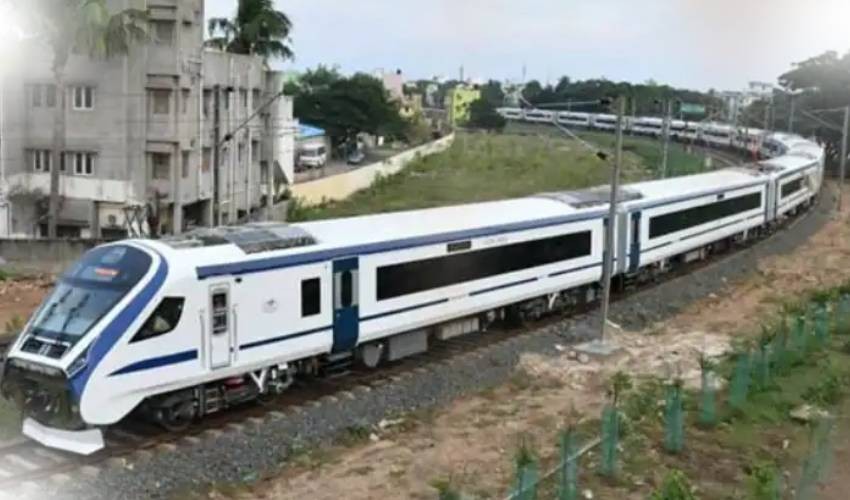 రెడీ అవుతున్న వందే భారత్ రైళ్లు రెడీ అవుతున్న వందే భారత్ రైళ్లు