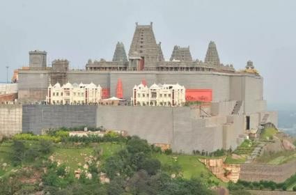 యాదాద్రి ఈఓ మార్పుపై జోరుగా చర్చ యాదాద్రి ఈఓ మార్పుపై జోరుగా చర్చ
