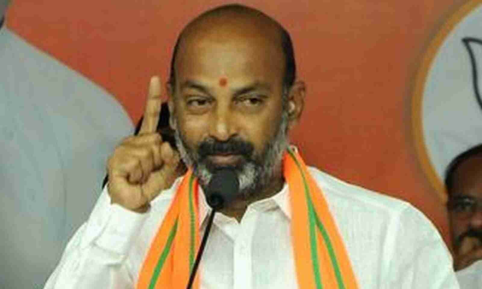 ప్రైవేటు వర్శిటీ హోదా రాకుండానే గురునానక్, శ్రీనిధి కాలేజీల్లో 4 వేల మందికి అడ్మిషన్లు ఎలా ఇస్తారు? ప్రైవేటు వర్శిటీ హోదా రాకుండానే గురునానక్, శ్రీనిధి కాలేజీల్లో 4 వేల మందికి అడ్మిషన్లు ఎలా ఇస్తారు?