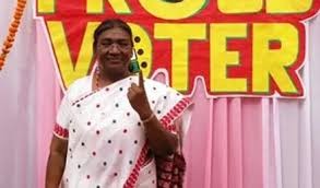 ఢిల్లీలో ఓటేసిన రాష్ట్రపతి ఢిల్లీలో ఓటేసిన రాష్ట్రపతి