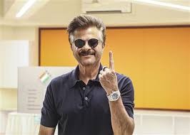 ఓటు వేసిన ప్రముఖ నటుడు అనిల్ కపూర్ ఓటు వేసిన ప్రముఖ నటుడు అనిల్ కపూర్