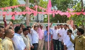 మేడే వేడుకల్లో పాల్గొన్న మాజీ మంత్రి కరీంనగర్ ఎమ్మెల్యే గంగుల మేడే వేడుకల్లో పాల్గొన్న మాజీ మంత్రి కరీంనగర్ ఎమ్మెల్యే గంగుల
