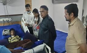 శ్రీతేజ్ ను పరామర్శించిన అల్లు అరవింద్ శ్రీతేజ్ ను పరామర్శించిన అల్లు అరవింద్