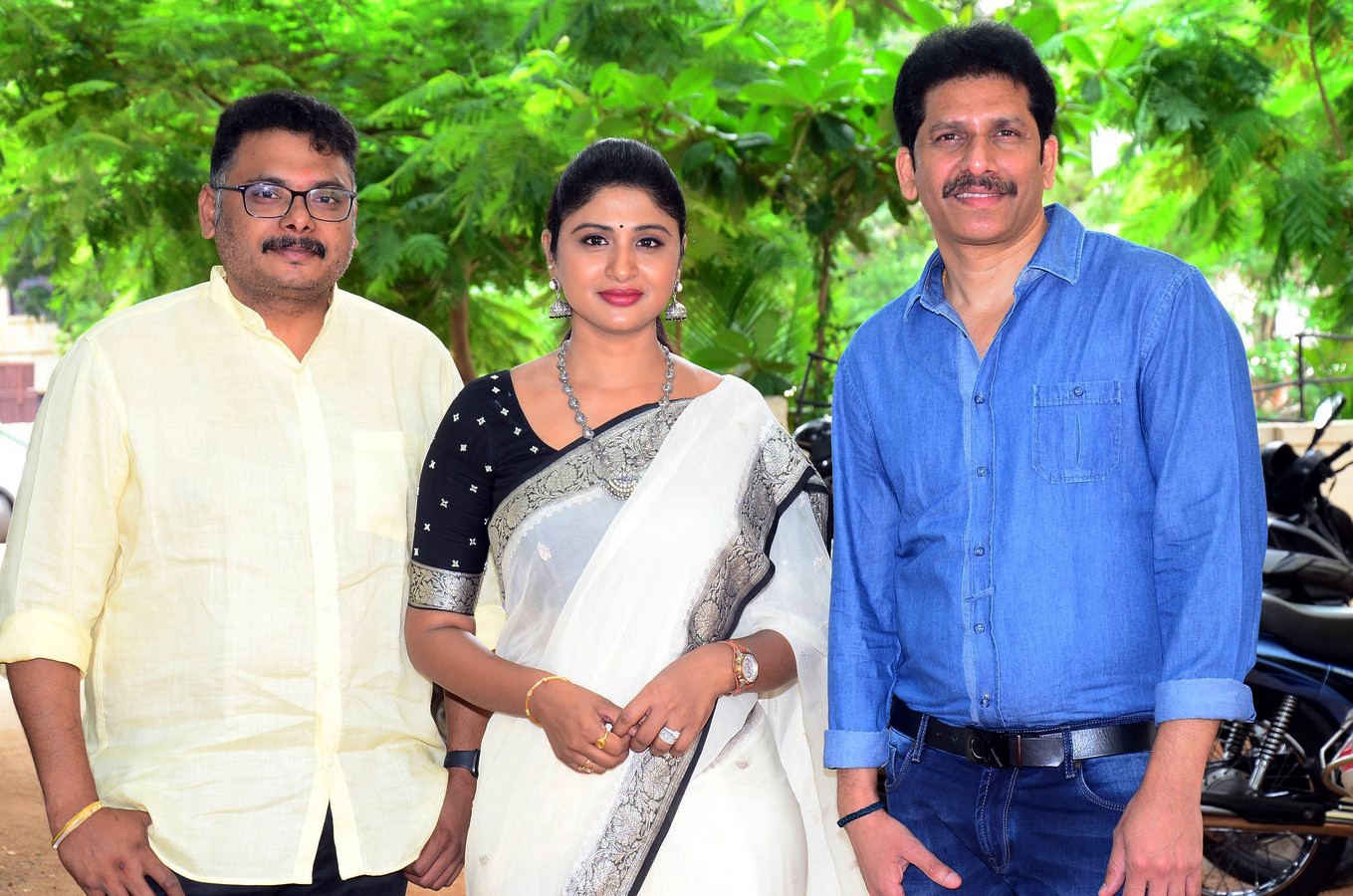 అమృత సత్యన్నారాయణ క్రియేషన్స్ పతాకంపై శరవేగంగా తెరకెక్కుతున్న ప్రొడక్షన్ నెంబర్ 1 అమృత సత్యన్నారాయణ క్రియేషన్స్ పతాకంపై శరవేగంగా తెరకెక్కుతున్న ప్రొడక్షన్ నెంబర్ 1