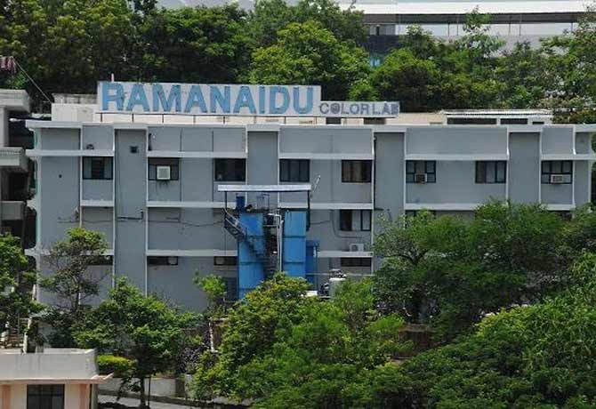 టాలీవుడ్ స్టూడియోలపై ఐటీ దాడులు టాలీవుడ్ స్టూడియోలపై ఐటీ దాడులు