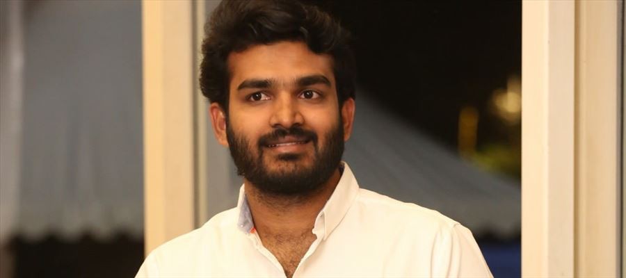 చుక్కల చున్ని అంటూ యంగ్ హీరో కిరణ్ అబ్బవరం, ప్రియాంక జవల్కర్ కాంబినేషన్ లో ఎస్.ఆర్.కళ్యాణమండపం సాంగ్ విడుదల చుక్కల చున్ని అంటూ యంగ్ హీరో కిరణ్ అబ్బవరం, ప్రియాంక జవల్కర్ కాంబినేషన్ లో ఎస్.ఆర్.కళ్యాణమండపం సాంగ్ విడుదల