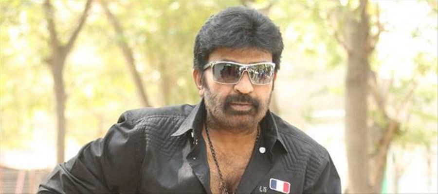 లైసెన్స్ లేకుండానే రాజశేఖర్ డ్రైవింగ్ లైసెన్స్ లేకుండానే రాజశేఖర్ డ్రైవింగ్