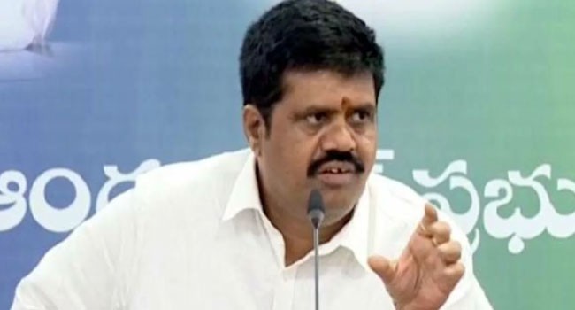 మంత్రి అవంతి ఇంటిముందు అందోళన మంత్రి అవంతి ఇంటిముందు అందోళన