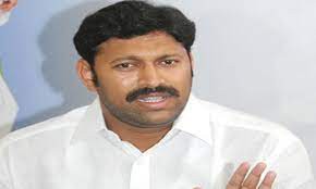 ఎంపీ. ఎంపీతండ్రిని ఆరెస్టు చేయాలి ఎంపీ. ఎంపీతండ్రిని ఆరెస్టు చేయాలి